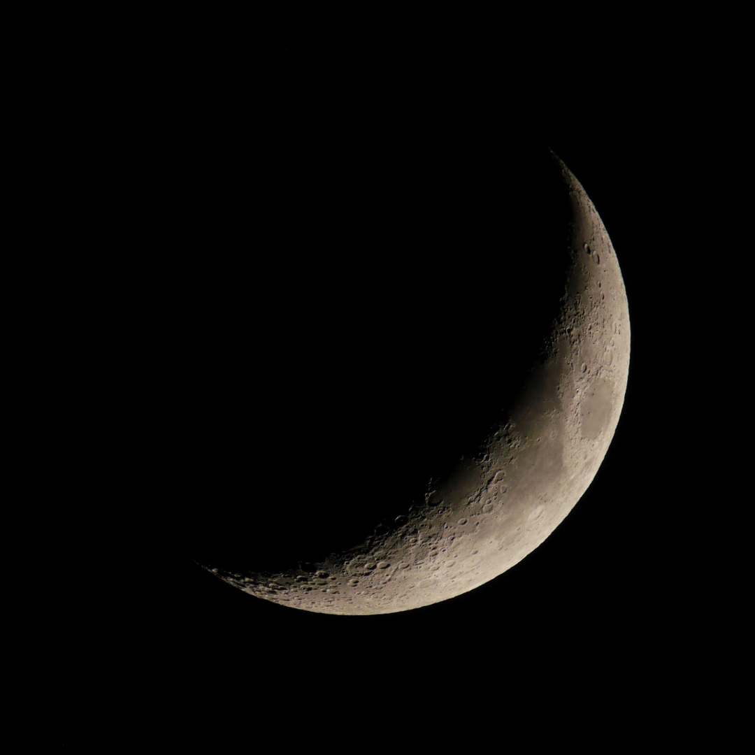 The Waxing Crescent Moon & The Best Crystal To Use